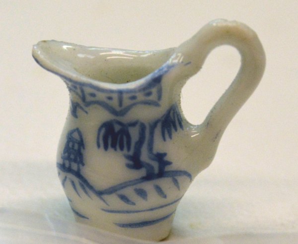 Blue Willow Pitcher -Small - Click Image to Close