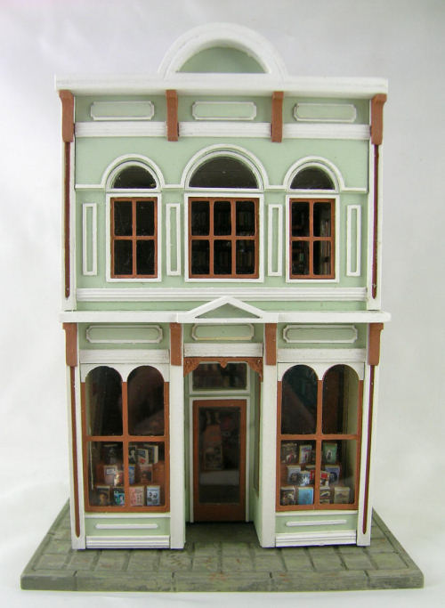 Quarter Scale Bookshop Class and Kit - Click Image to Close