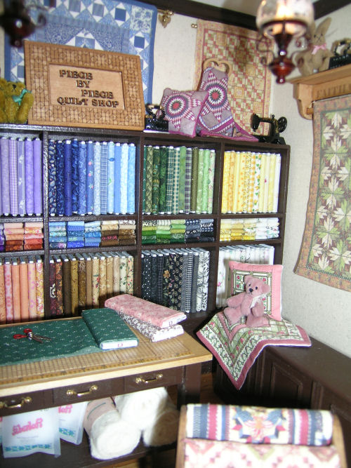 Piece By Piece Quiltshop Roombox Class and Kit - Click Image to Close