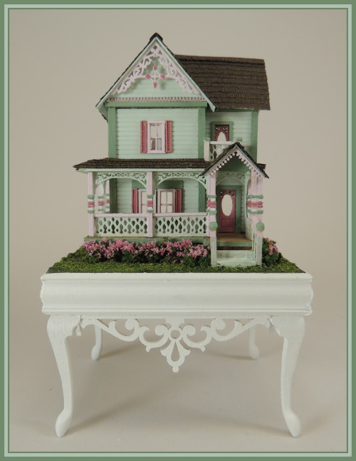 Cape May Cottage in 144th Scale - Click Image to Close