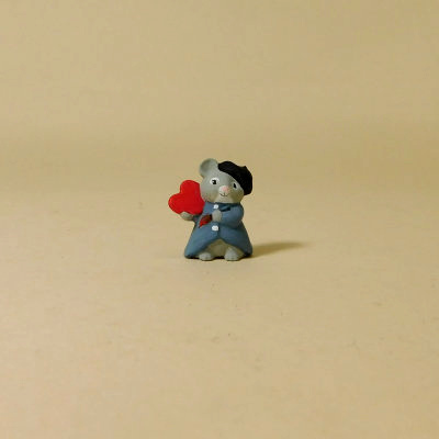 Artist Mouse with Heart to Paint - Click Image to Close